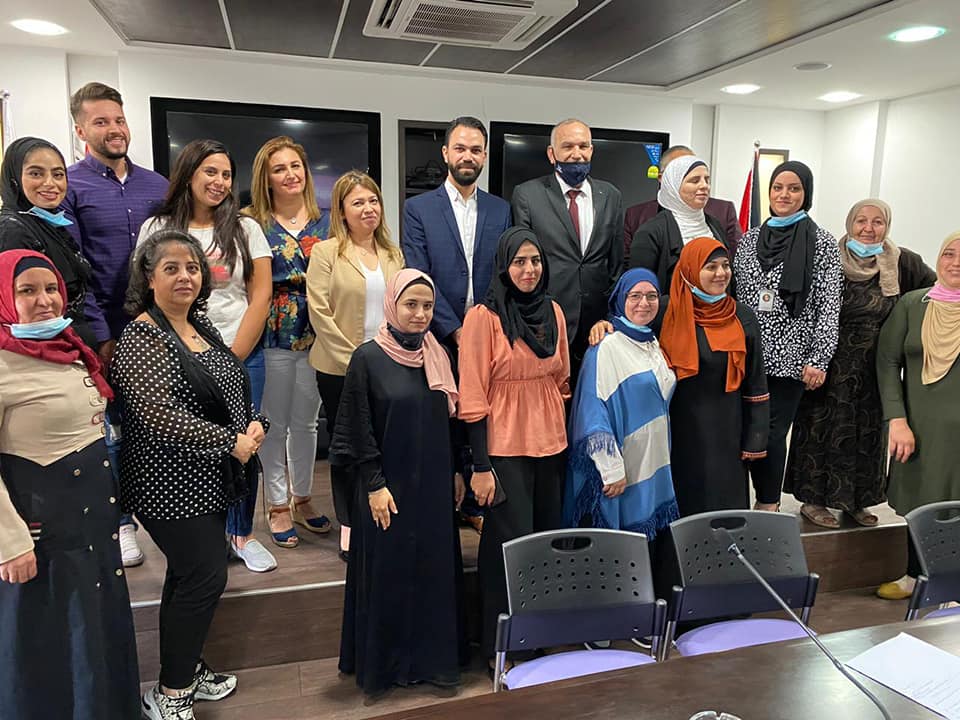 وزير الاتصالات يفتتح دورة في مجال التجارة الإلكترونية 